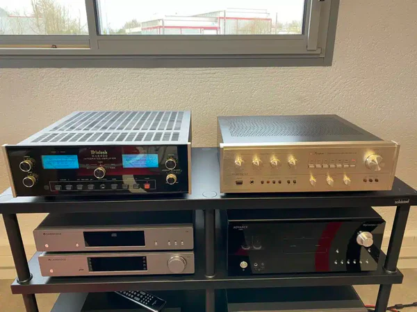 Révision d’amplificateurs Accuphase et McIntosh en Bretagne
