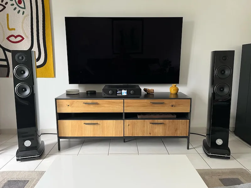 Installation Atohm GT3-HD noir laqué à Fouesnant – réglages et mise en service par HiFi Quimper