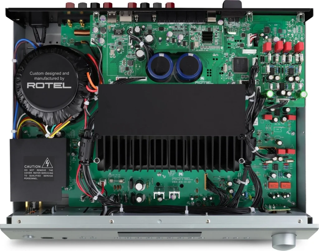 Rotel A14 MKII : amplificateur intégré 2×80 W - Photo intérieure