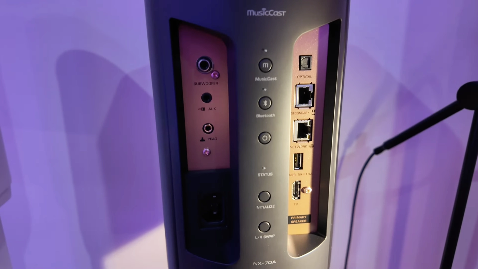 Connectique arrière des enceintes connectées Yamaha NX-70A MusicCast