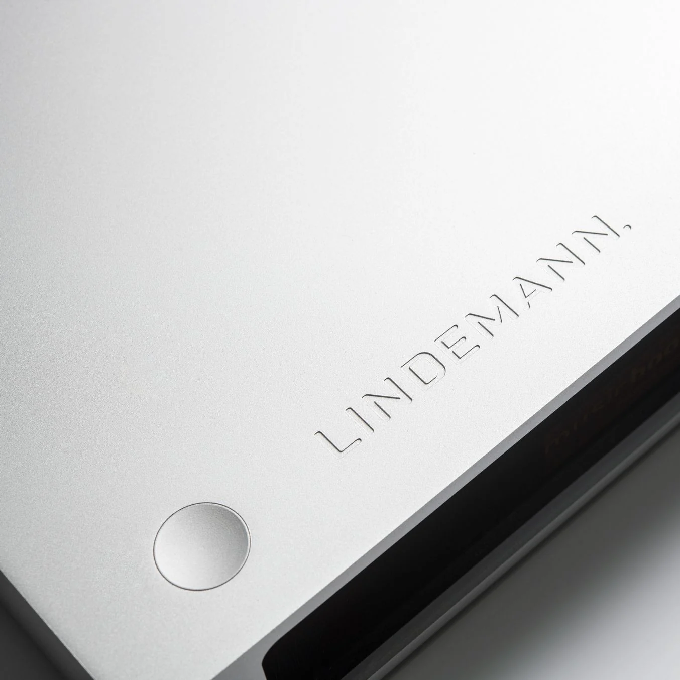Détail du châssis en aluminium usiné du Lindemann Musicbook Source II